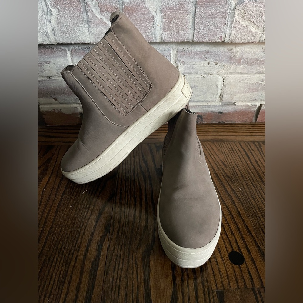 Suede boots